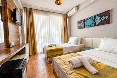 Grand Avşa Hotel tesis görünümü